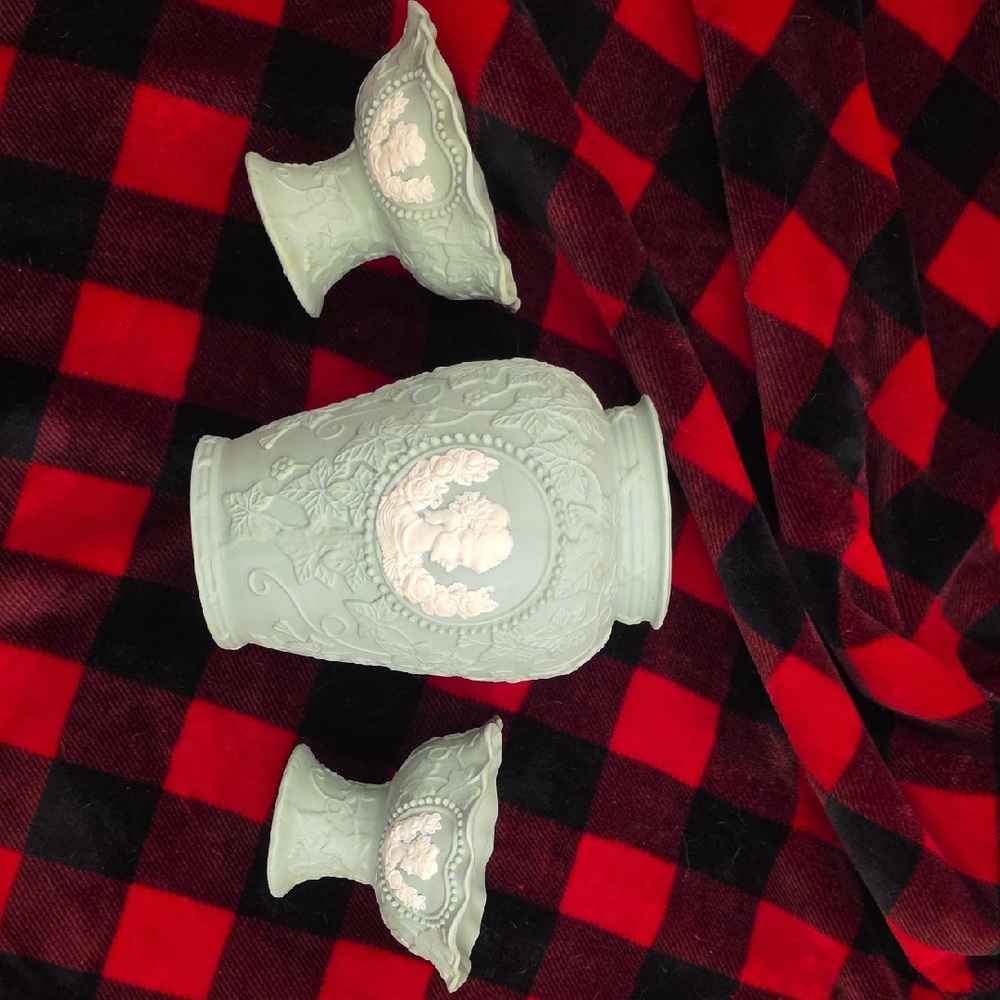 JTS International Jasperware Cameo Glass Sage Green Pedestal Bowl 4" x 5.5" Vase